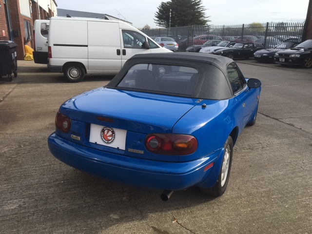 Vinyl roof with plastic zip out rear window - Mk1/2/2.5 - Image 5