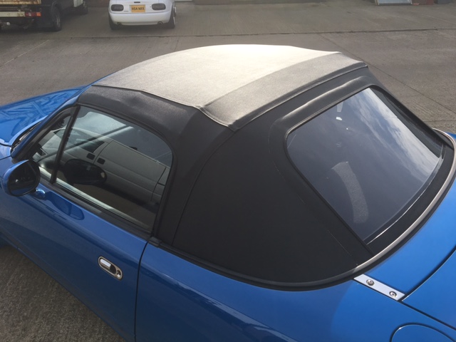Vinyl roof with plastic zip out rear window - Mk1/2/2.5 - Image 2